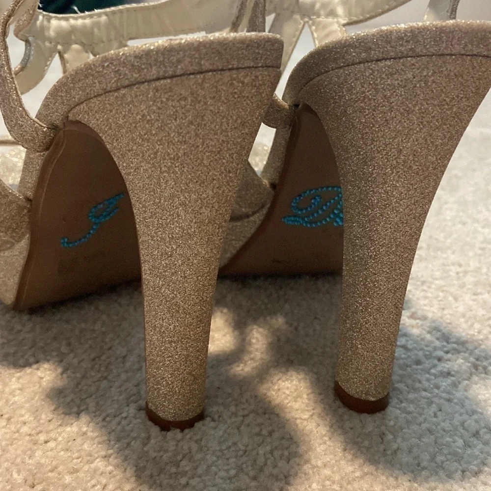 TOUCH Ups Gold Sparkle 8 Shoes